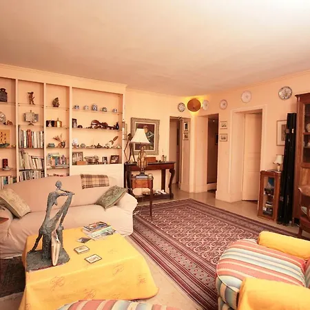 Latin Quarter Two Bedroom شقة